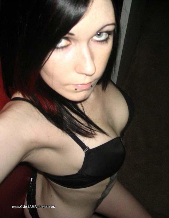 16P Photo compilation of a hot and sexy goth babe