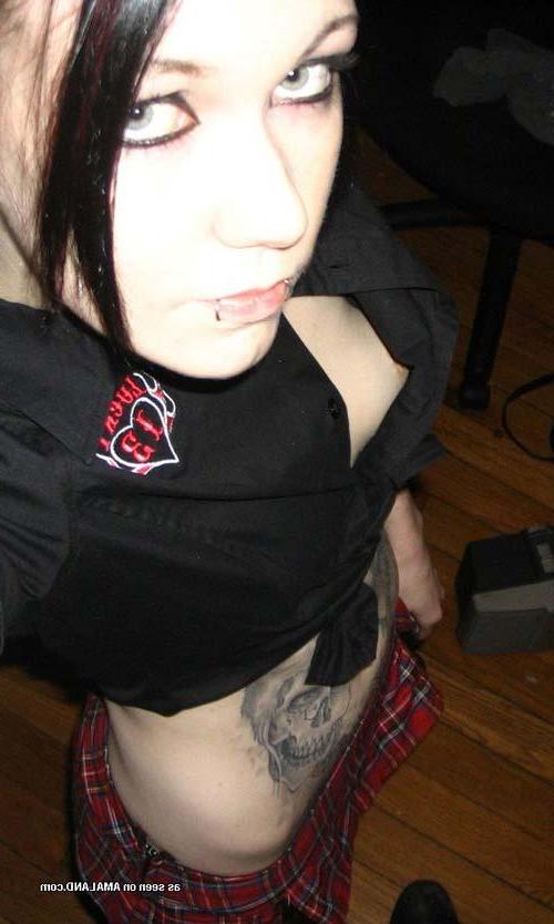 16P Photo compilation of a hot and sexy goth babe
