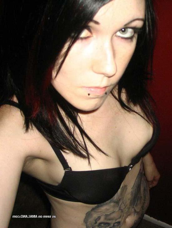16P Photo compilation of a hot and sexy goth babe