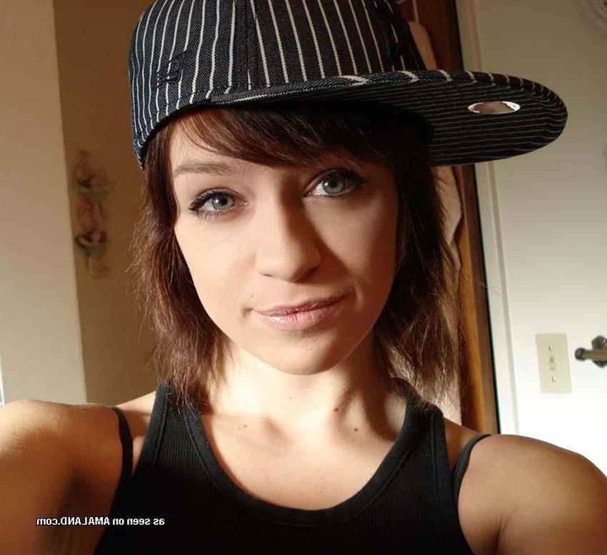 15P Picture gallery of amateur scene hotties looking hot for the camera