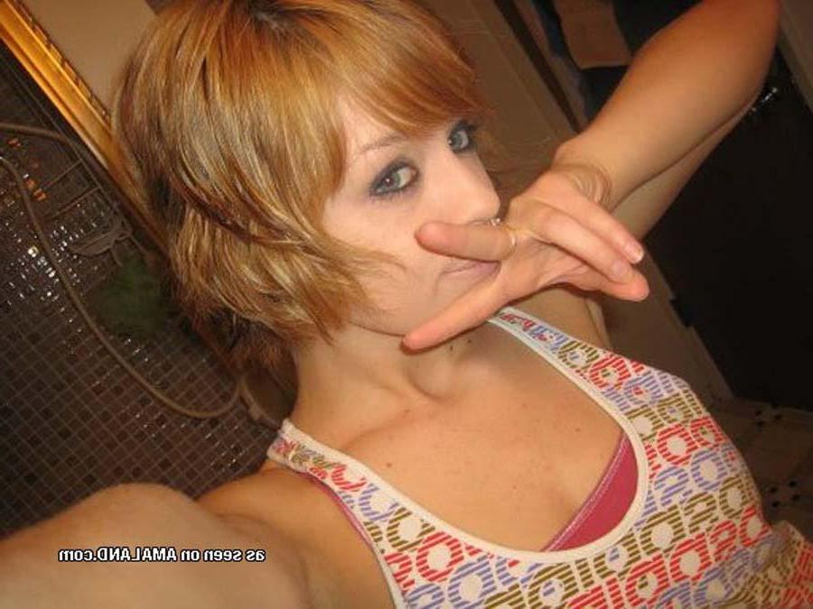 15P Picture gallery of amateur scene hotties looking hot for the camera