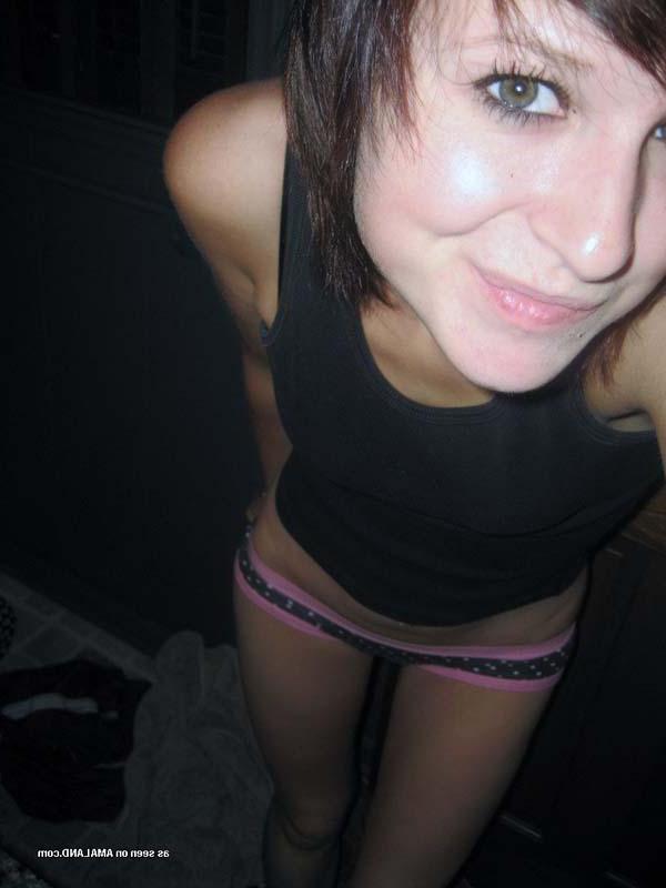 15P Photos of sexy alternative amateur cuties showing off