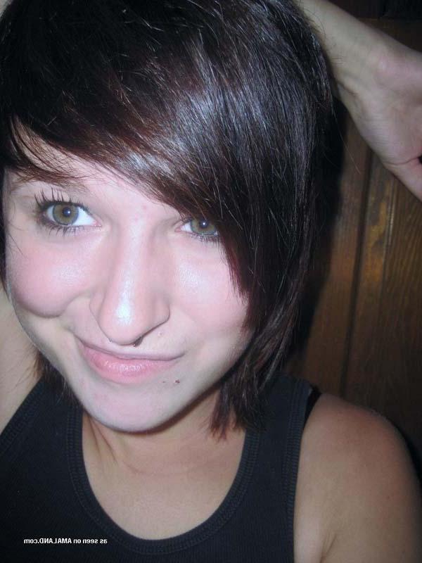 15P Photos of sexy alternative amateur cuties showing off