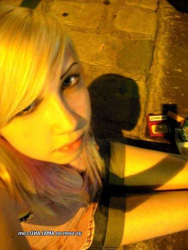 16P Photo compilation of a stunning amateur blondie emo girl