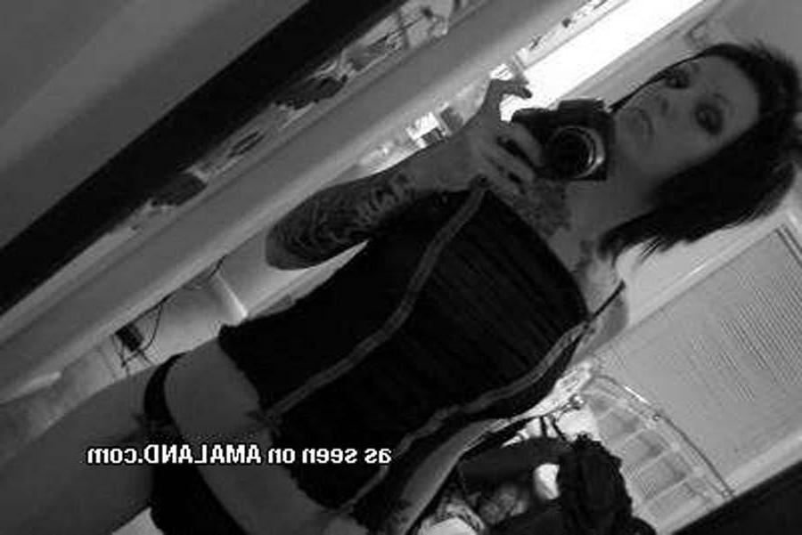 15P Collection of hot selfpics of alternative girlfriends