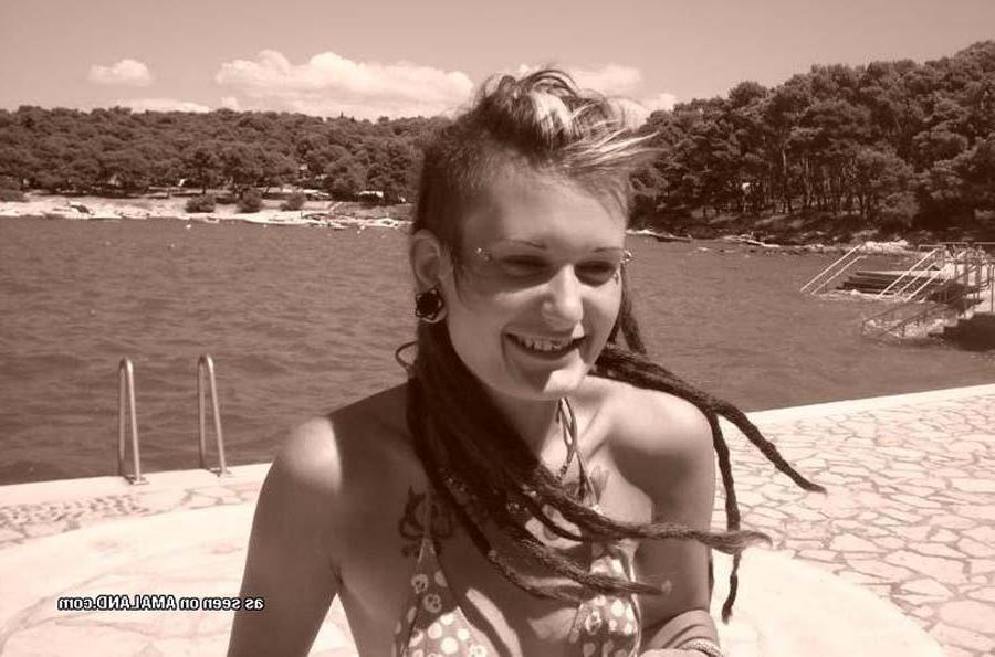 15P Collection of hot selfpics of alternative girlfriends