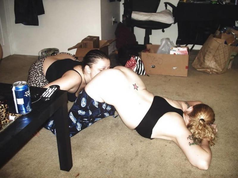 10P Horny lesbos enjoy licking their girlfriends' wet snatch