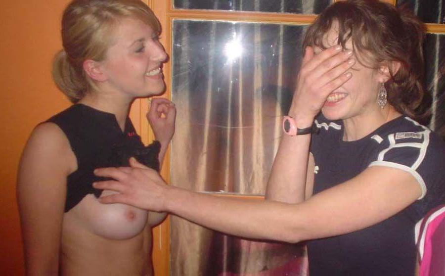 15P Pictures of hot college girls experimenting with their sexuality