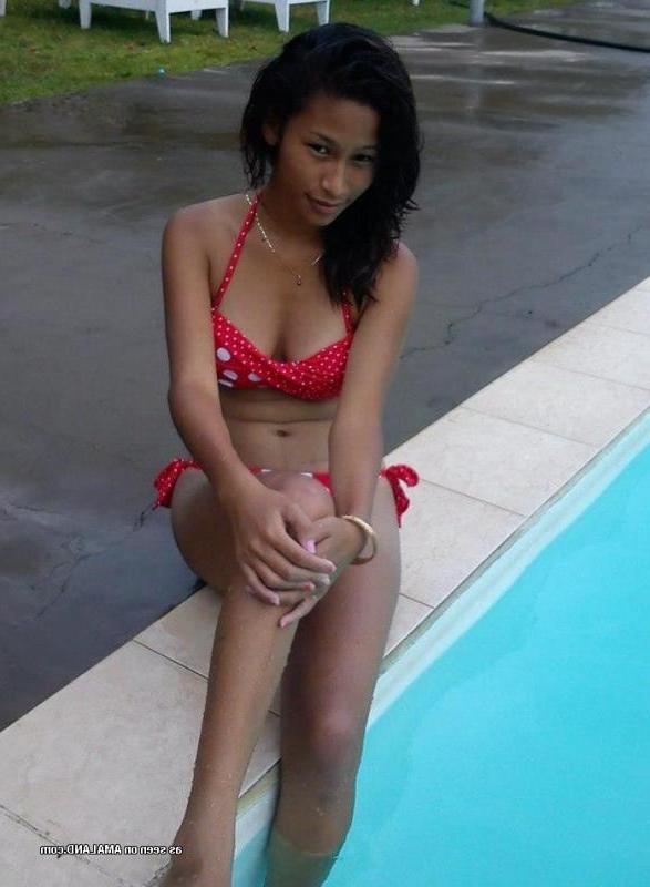 14P Compilation of a non-nude GF posing outdoors