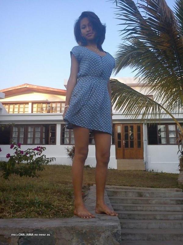 14P Compilation of a non-nude GF posing outdoors