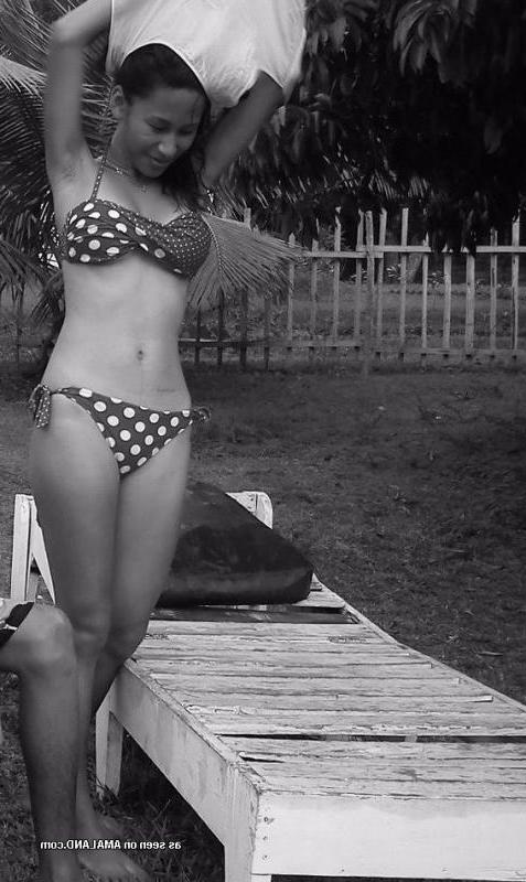 14P Compilation of a non-nude GF posing outdoors