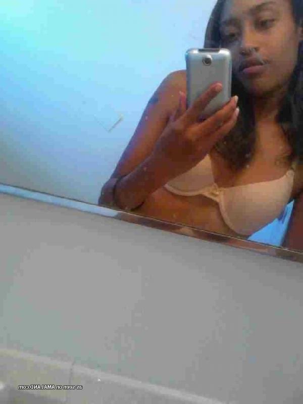 14P Compilation of a non-nude chick posing in her underwear
