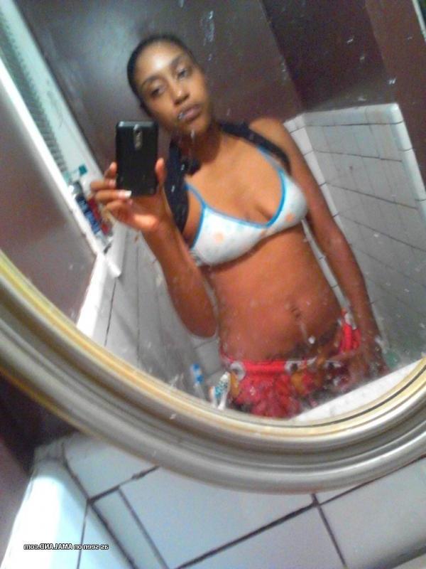 14P Compilation of a non-nude chick posing in her underwear
