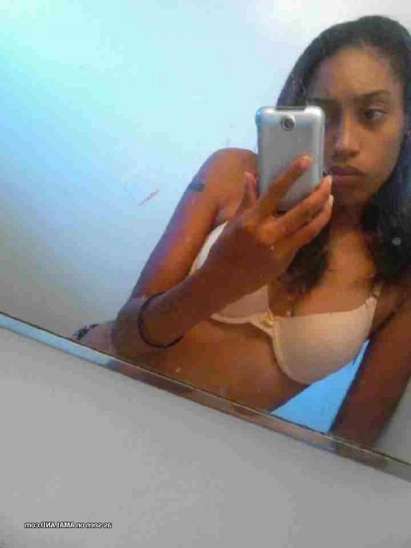 14P Compilation of a non-nude chick posing in her underwear