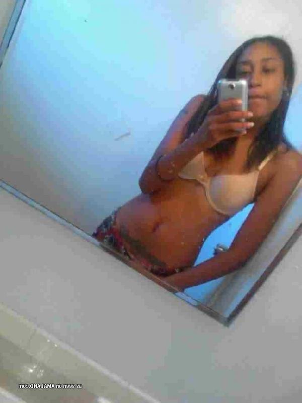 14P Compilation of a non-nude chick posing in her underwear