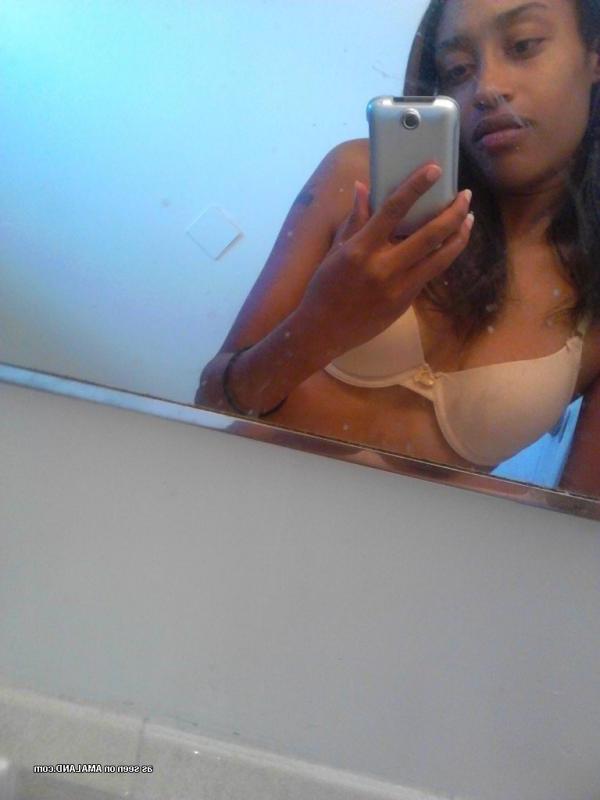 14P Compilation of a non-nude chick posing in her underwear