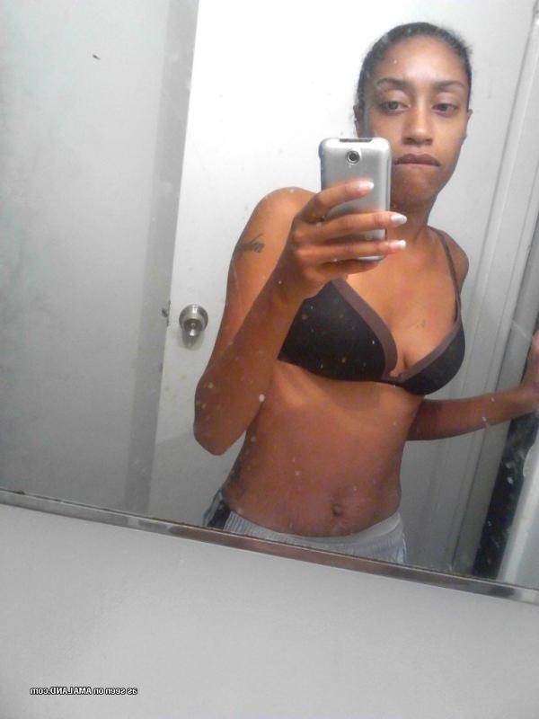 14P Compilation of a non-nude chick posing in her underwear