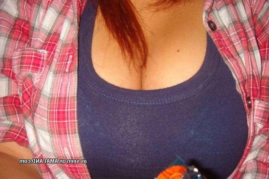 15P Wild UK party girl in hot and sexy hacked pictures