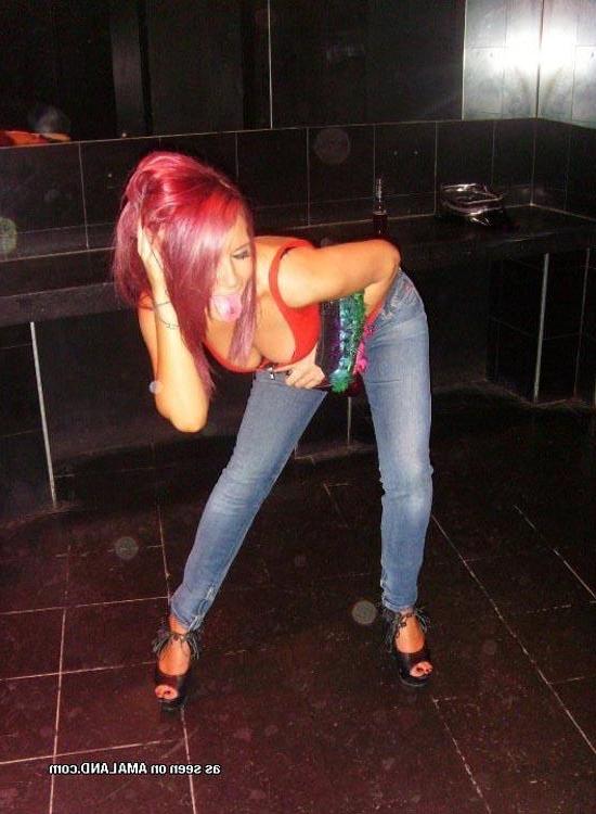 15P Wild UK party girl in hot and sexy hacked pictures