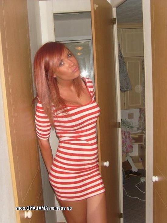 15P Wild UK party girl in hot and sexy hacked pictures