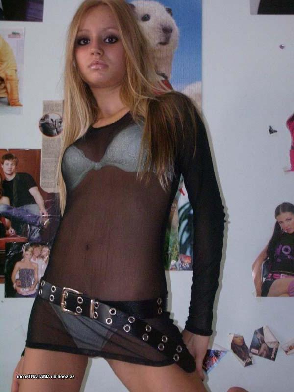15P Compilation of an amateur slutty GF's sexy photos