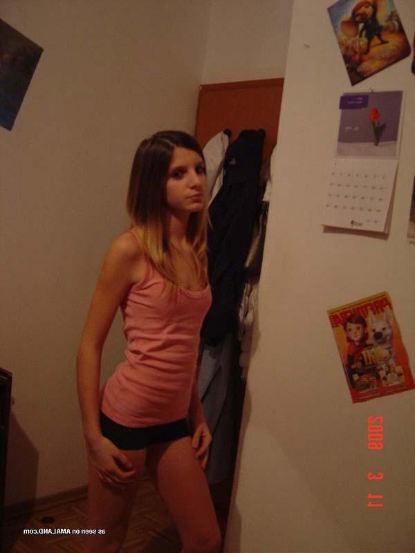 15P Photo compilation of a nice amateur pretty chick's selfpics