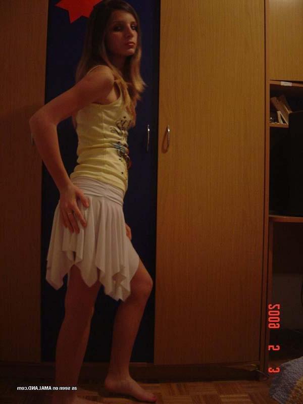 15P Photo compilation of a nice amateur pretty chick's selfpics