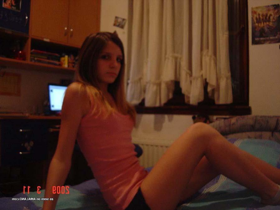 15P Photo compilation of a nice amateur pretty chick's selfpics