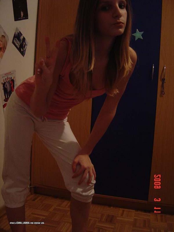 15P Photo compilation of a nice amateur pretty chick's selfpics