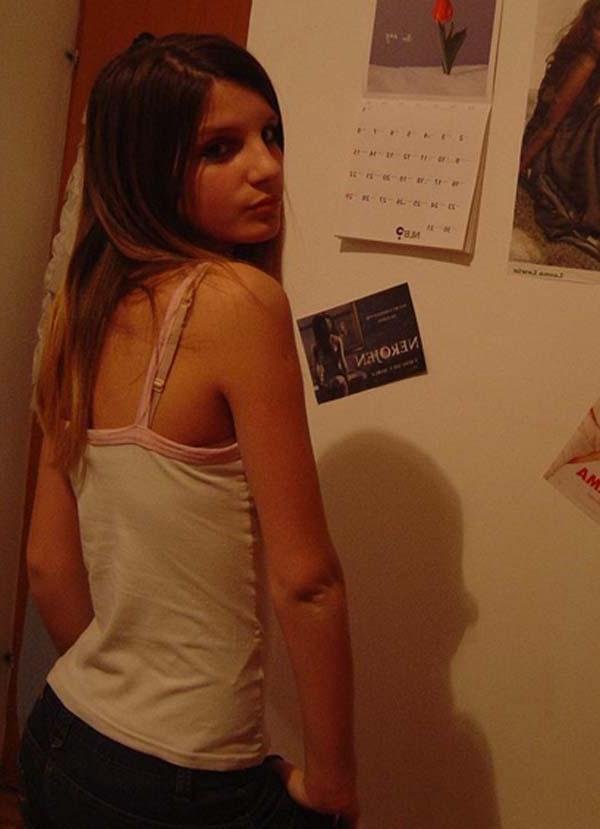 15P Photo compilation of a nice amateur pretty chick's selfpics