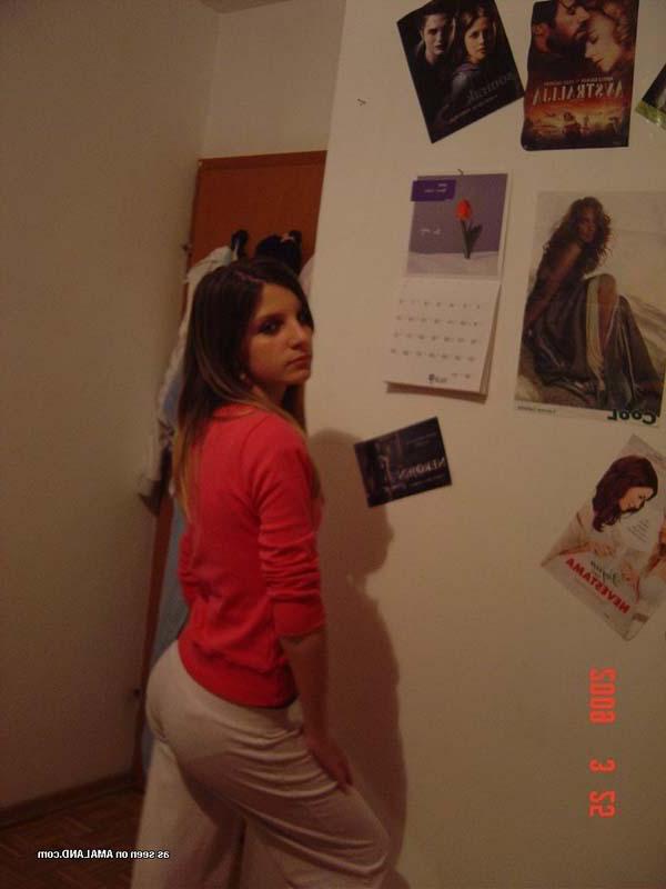 15P Photo compilation of a nice amateur pretty chick's selfpics
