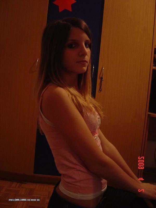 15P Photo compilation of a nice amateur pretty chick's selfpics