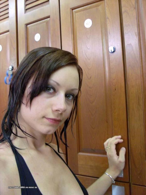 15P Nice compilation of an amateur naughty GF's hot selfpics
