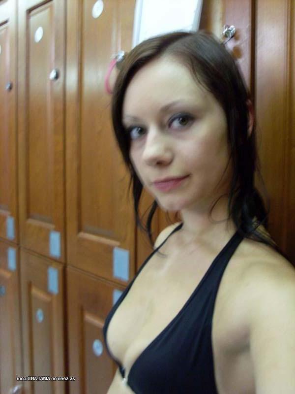 15P Nice compilation of an amateur naughty GF's hot selfpics