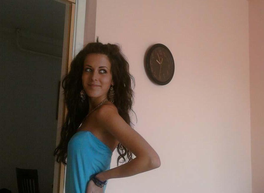 15P Picture compilation of a gorgeous chick posing for her BF