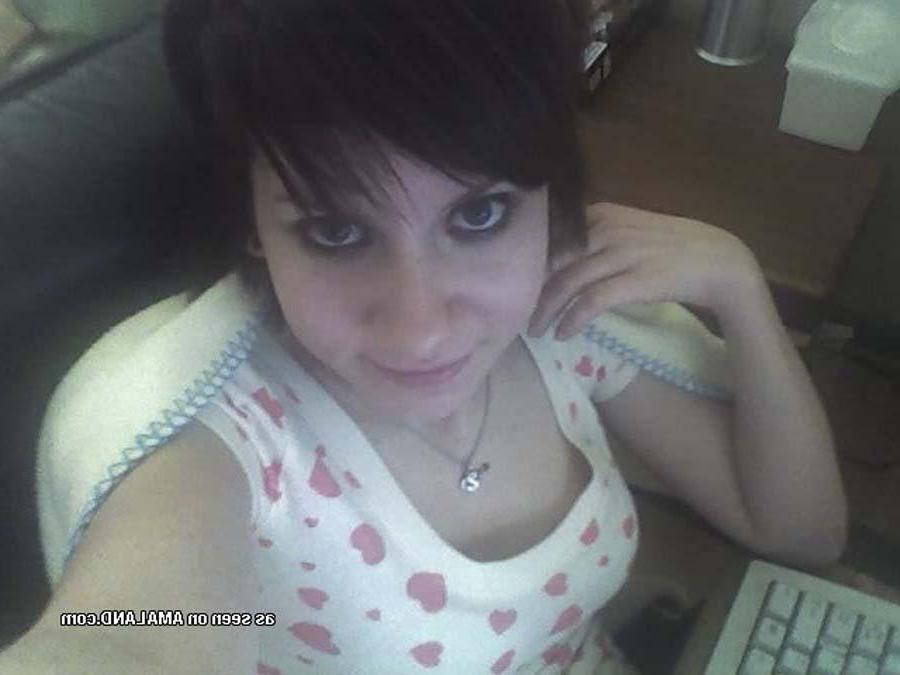 16P Picture compilation of an amateur naughty sleazy babe