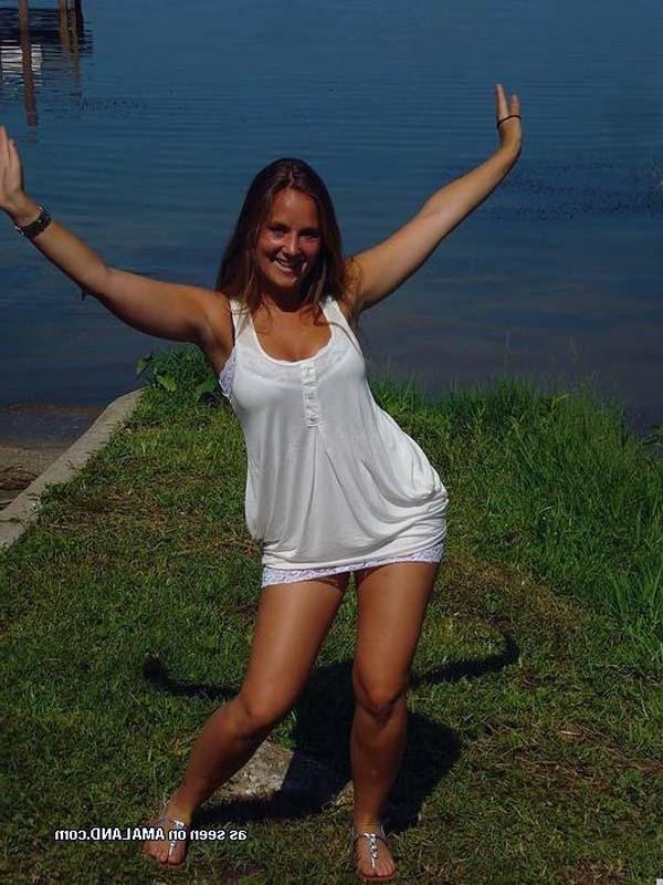 16P Photo compilation of various amateur girlfriends showing off