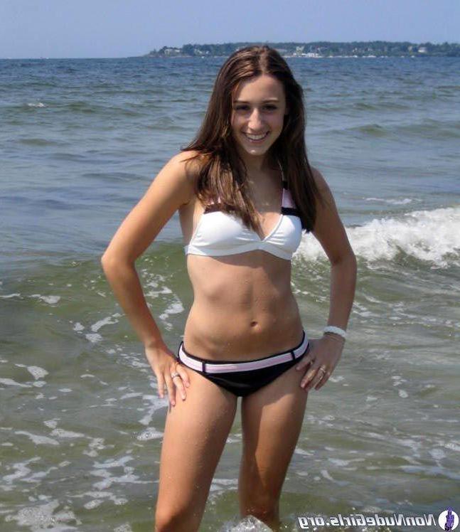 20P Pictures of hot party girls going wild on spring break
