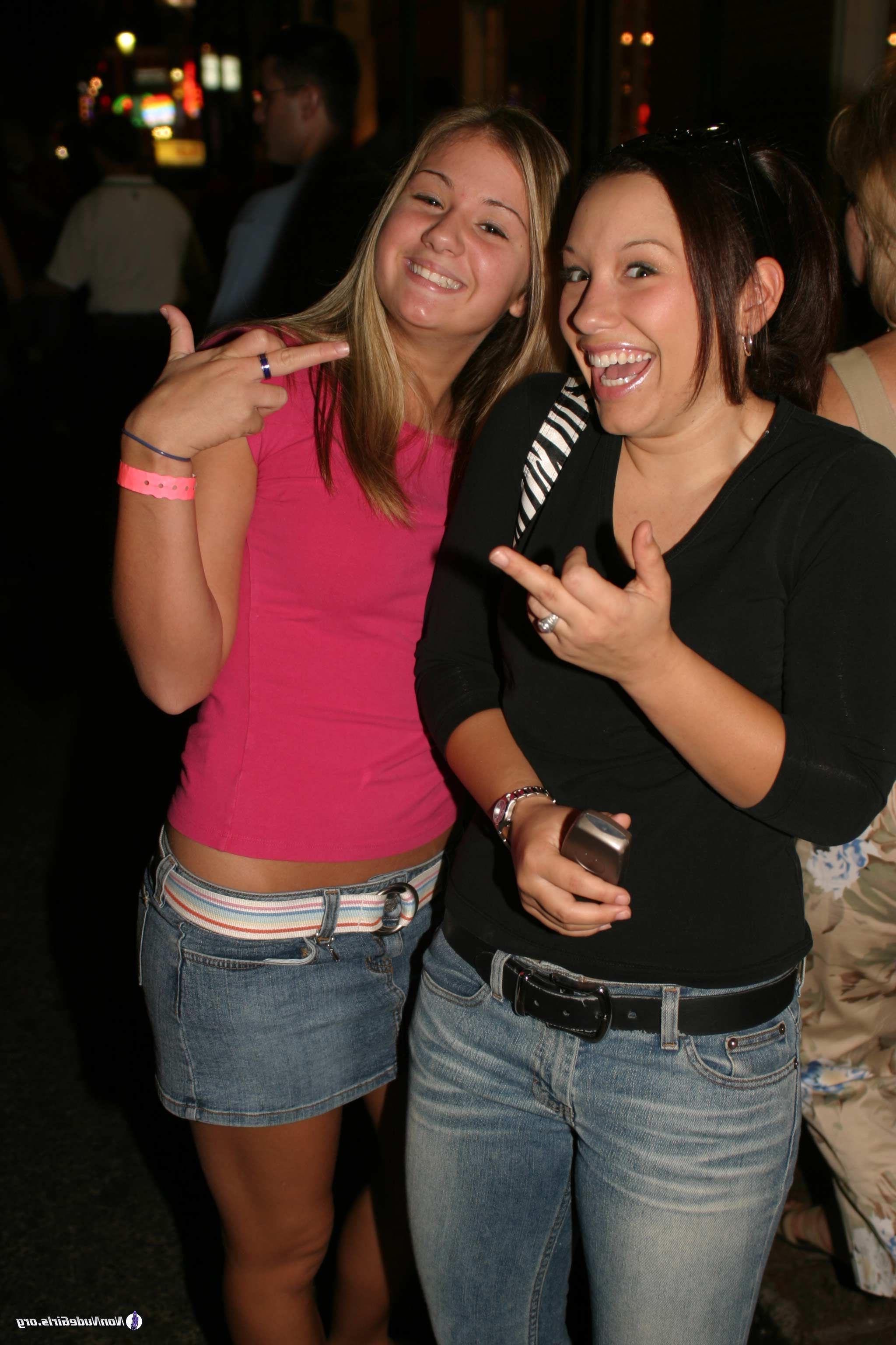 19P Pictures of hot party girls going wild