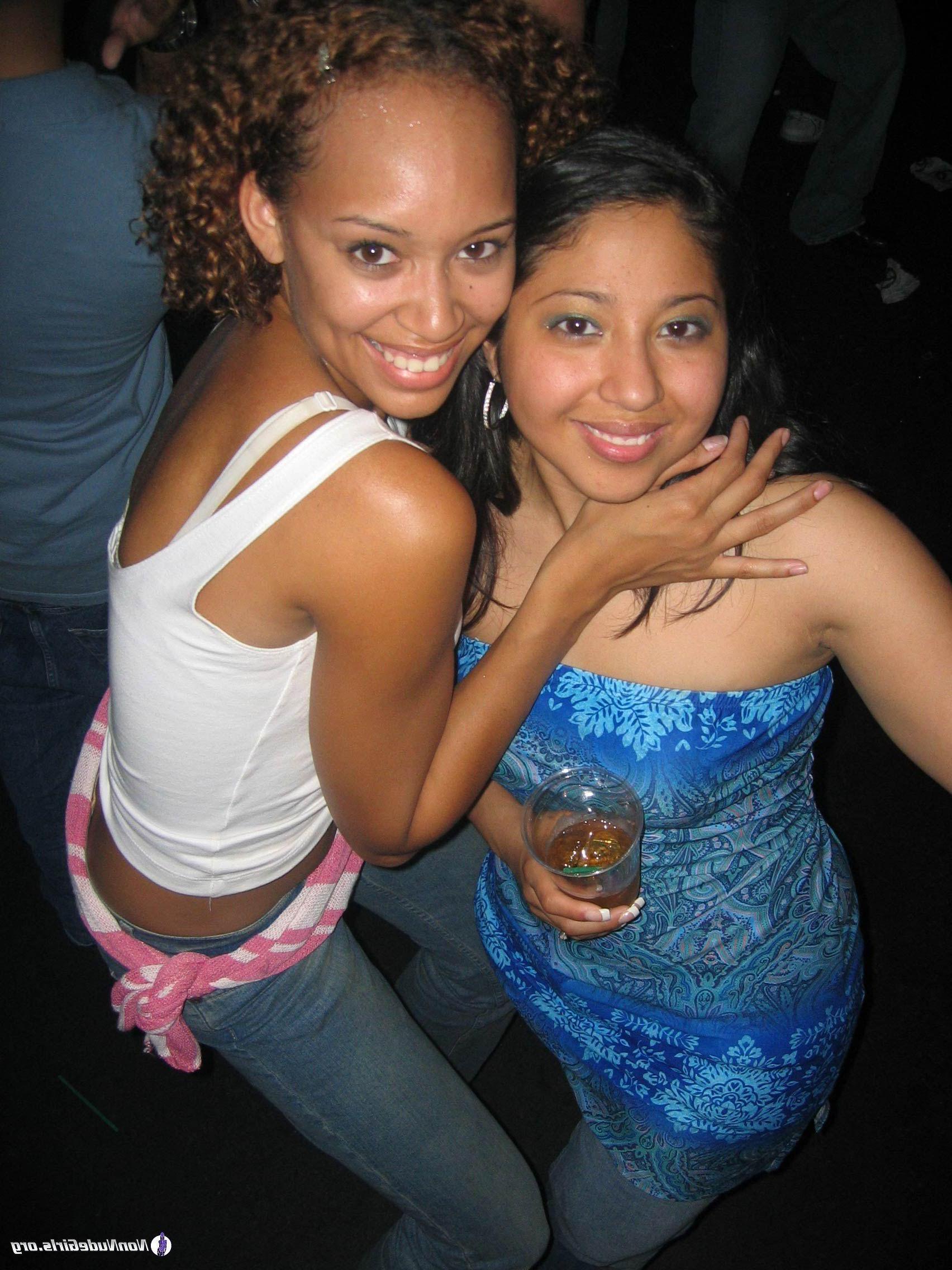 19P Pictures of hot party girls going wild