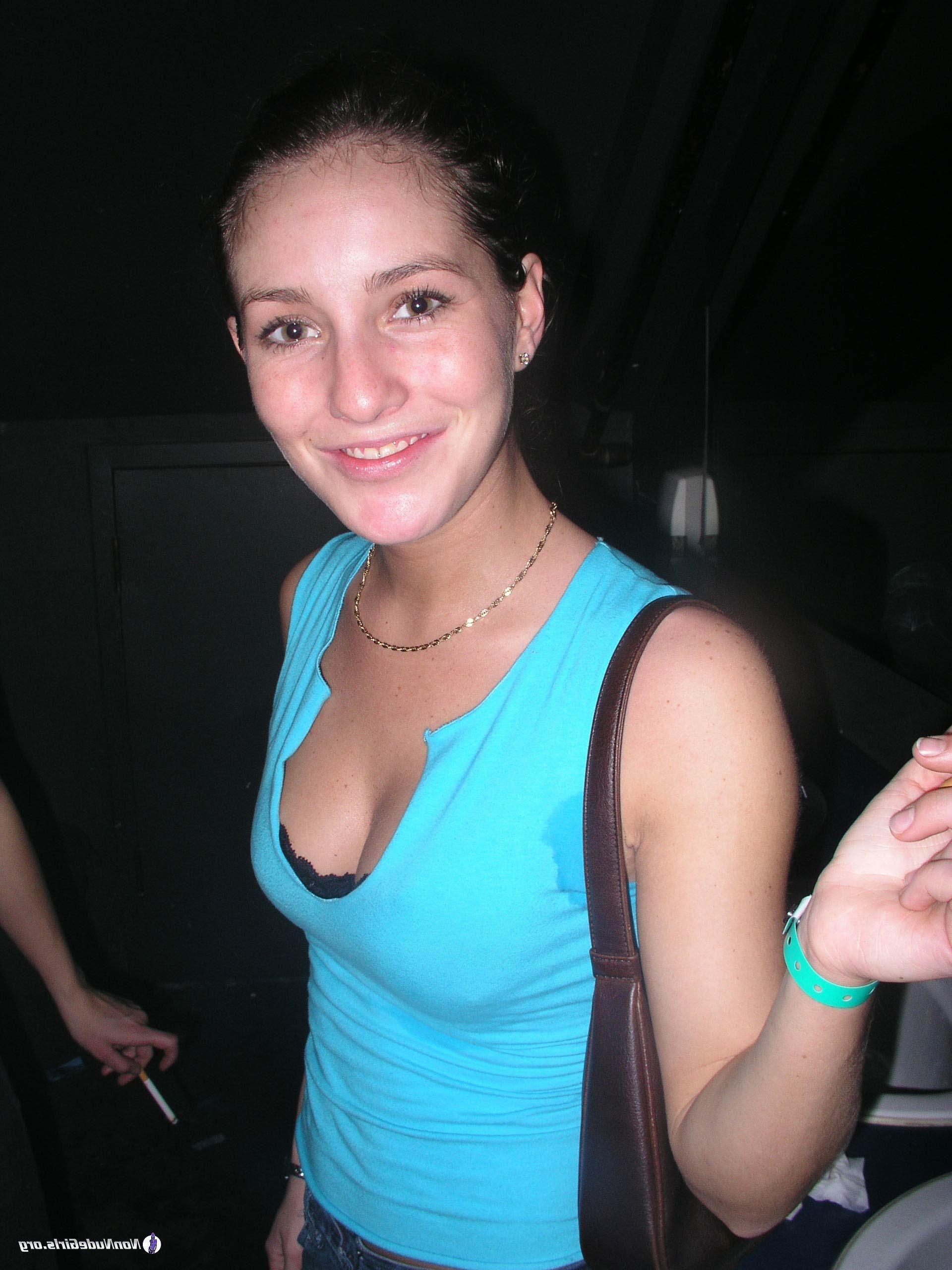 19P Pictures of hot party girls going wild