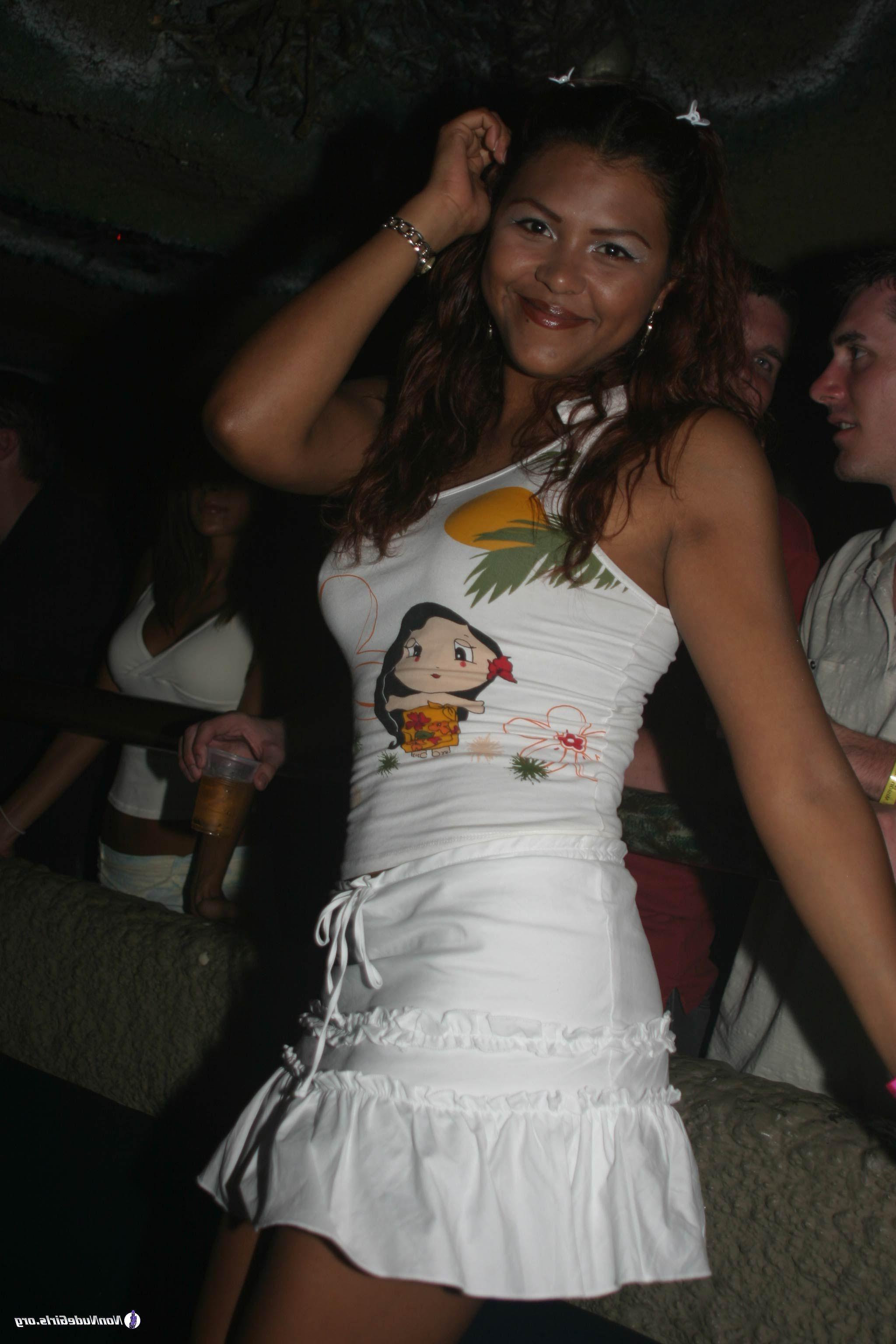 20P Pictures of hot party girls getting drunk and wild