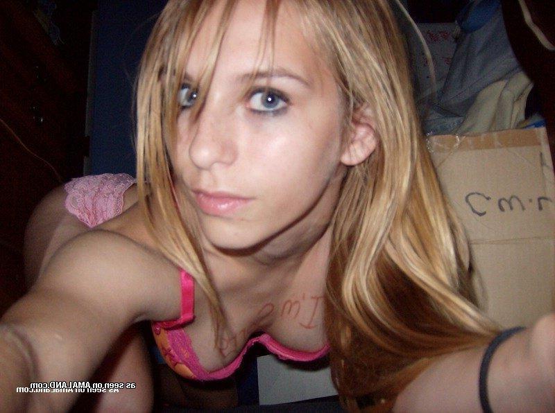 15P Compilation of a blue-eyed babe camwhoring in her lingerie