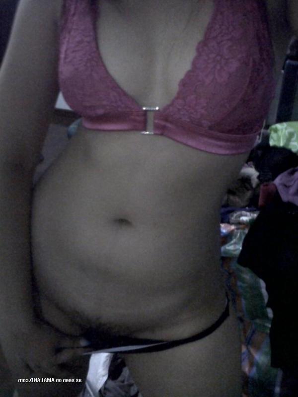 15P Gallery of an amateur sexy babe displaying her breasts