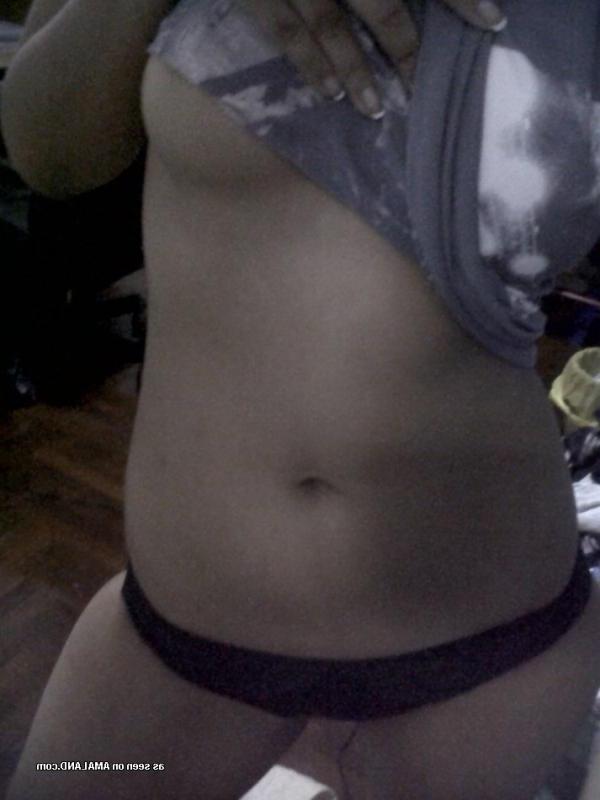 15P Gallery of an amateur sexy babe displaying her breasts