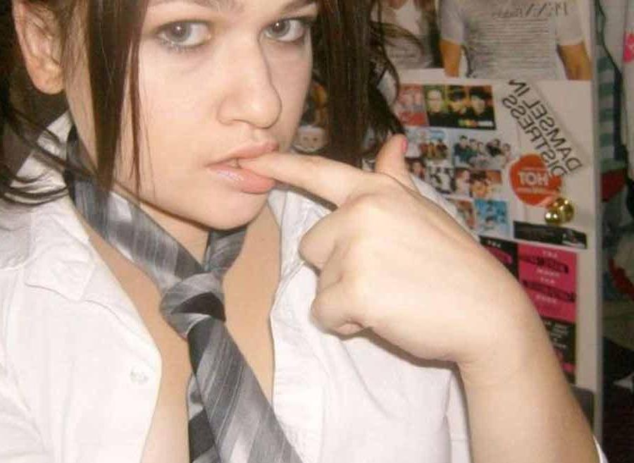 16P Picture compilation of an amateur hardcore chick sucking on my boner