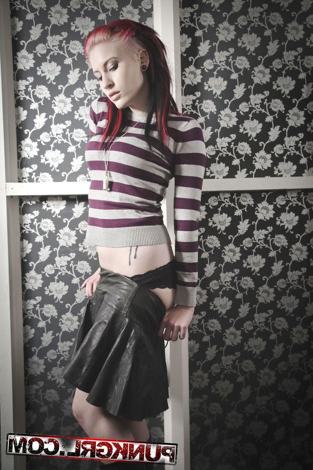 16P Pictures of Lullabye Blue showing her round boobs