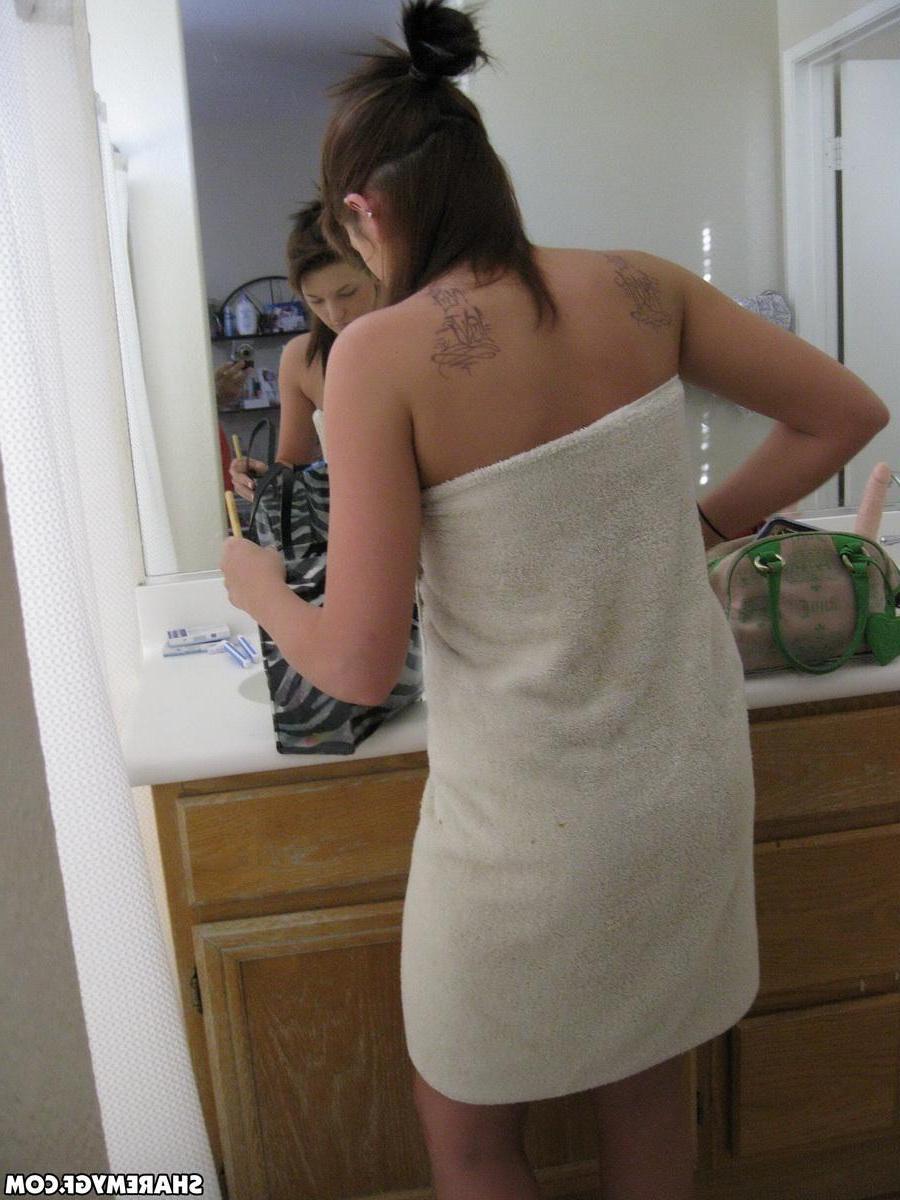 12P Sexy naked girlfriend gets ready to go out