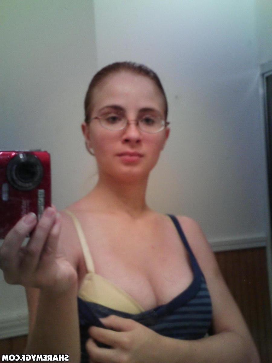 12P Busty nerdy girlfriend takes selfshot pictures for you