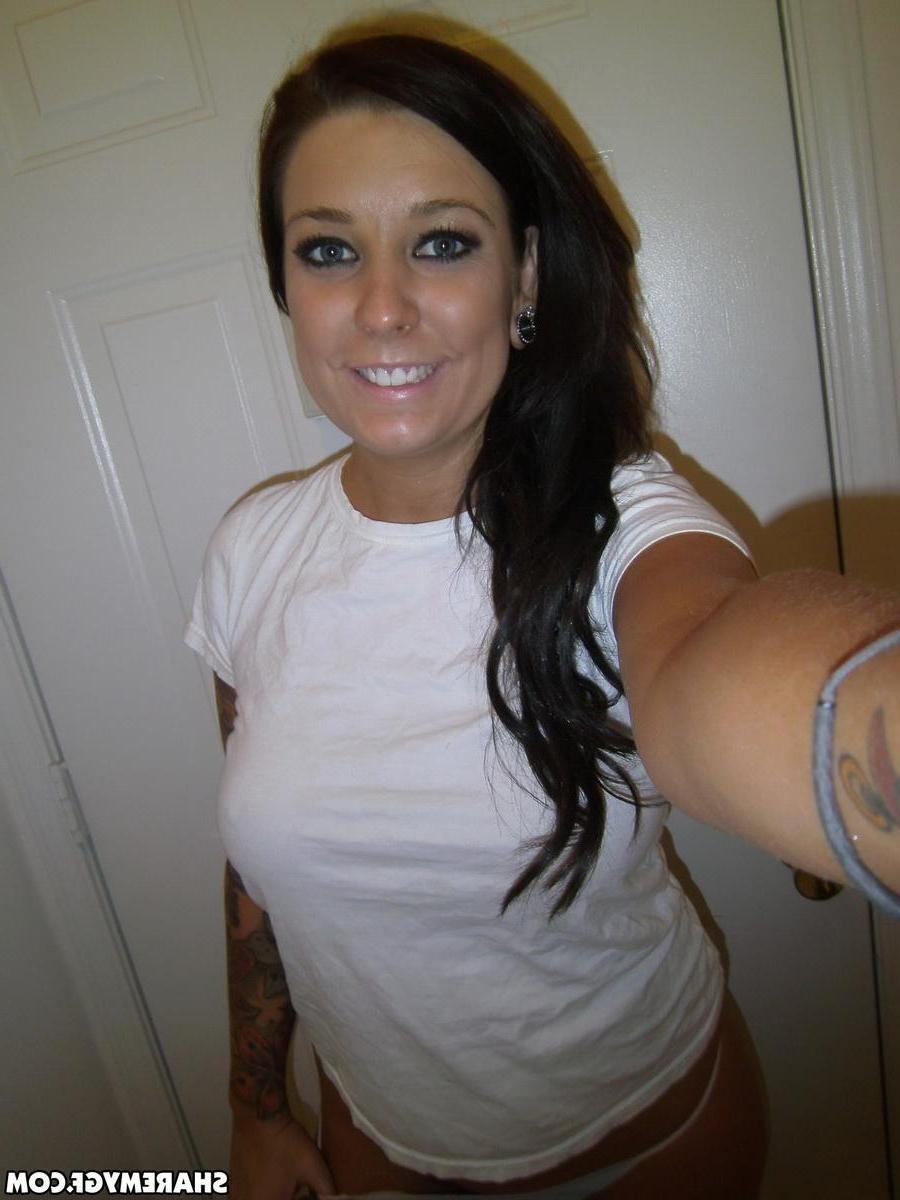 12P Busty girlfriend takes selfshot pictures of her big boobies